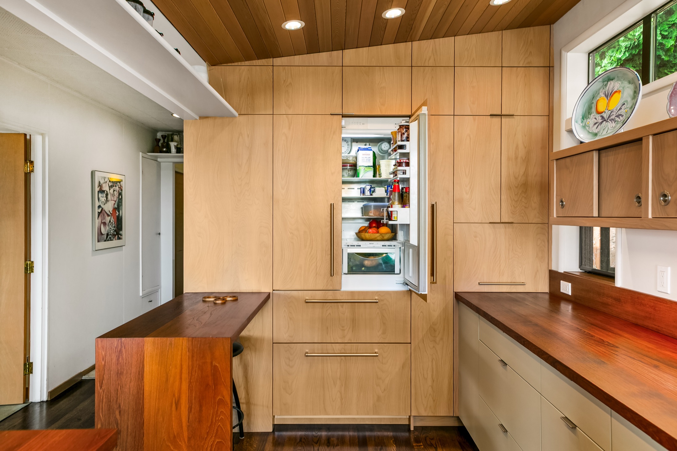 Integrated refrigerator and organized pantry storage
